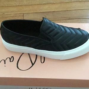 Wild pair black women sneakers